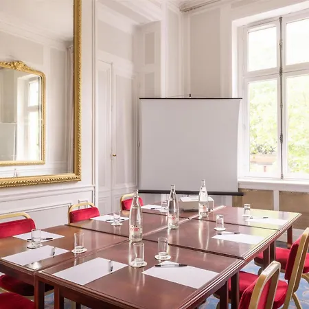 بست وسترن رونسريه أوبرا