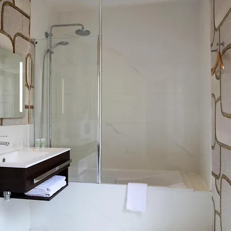 Отель Western Ronceray Opera 3*