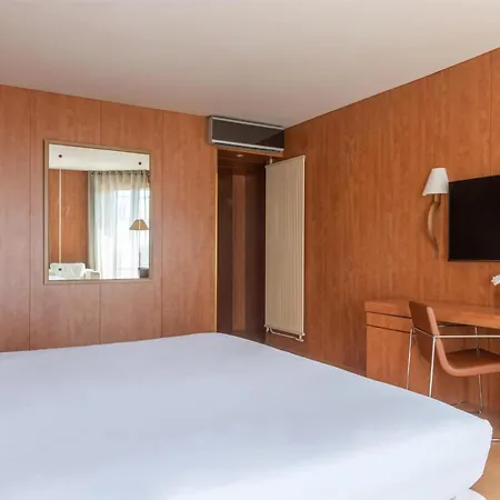 Western Ronceray Opera 3*