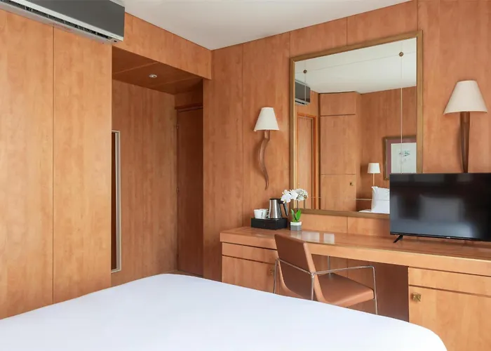 Western Ronceray Opera Hotel