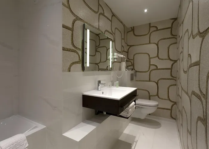 Western Ronceray Opera 3*